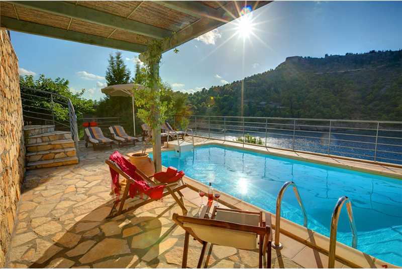  Villa Akrogiali pool and terrace