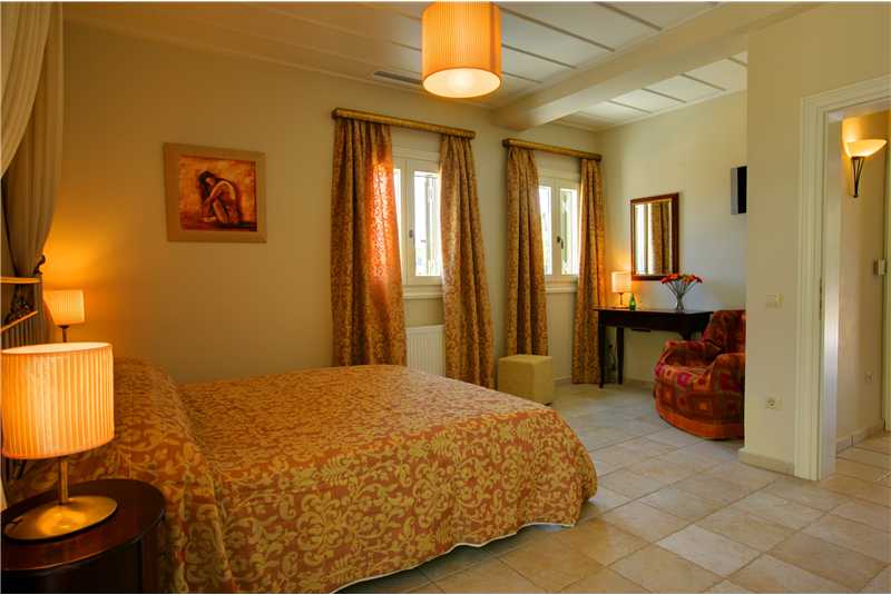 Villa Dentrolivano master double bedroom with private balcony