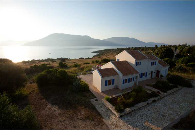 Villa Dolicha sea front location