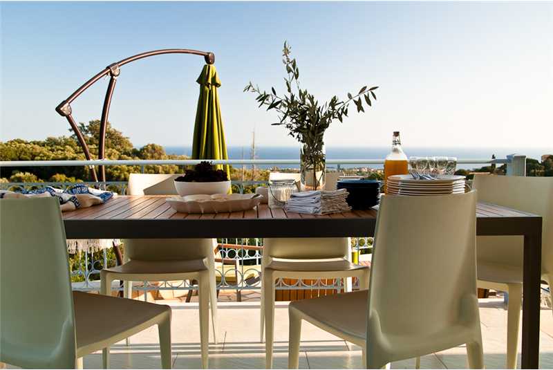  Villa Ersi breakfast on the terrace