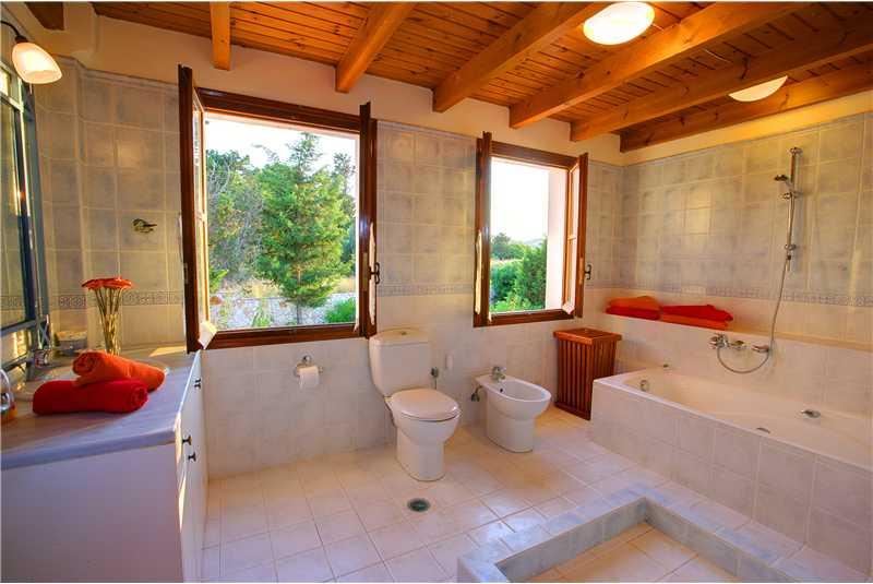 Fiscardo House bathroom