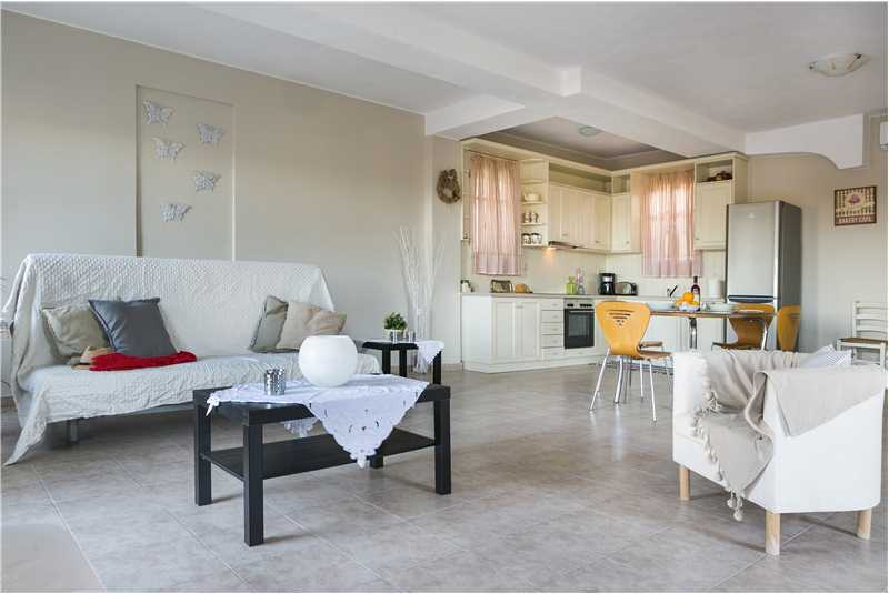  Villa Isalos lounge and kitchen