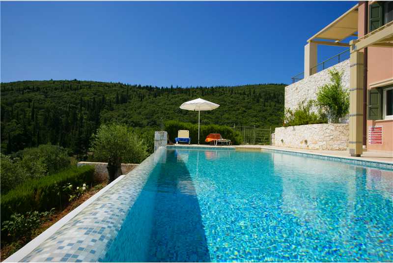 Villa Levanda infinity swimming pool