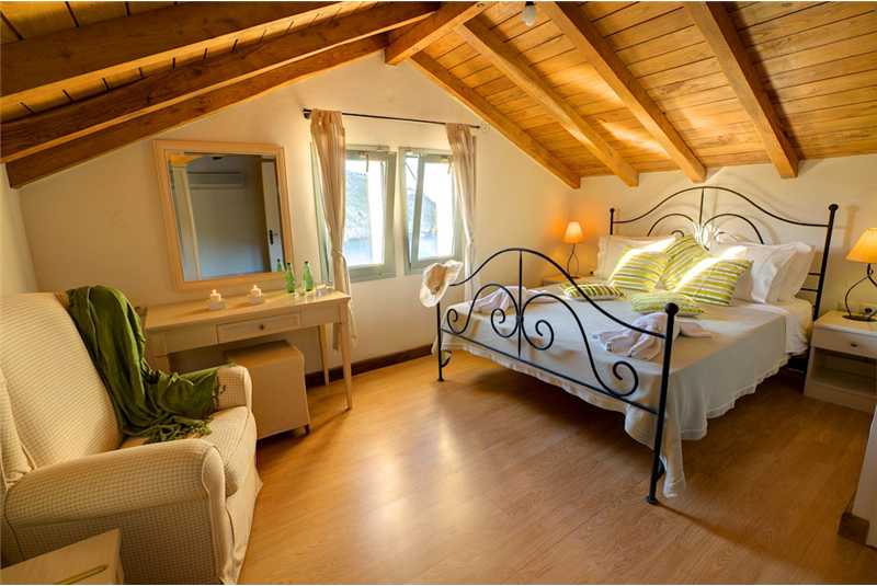 Villa Maistrali attic double bedroom