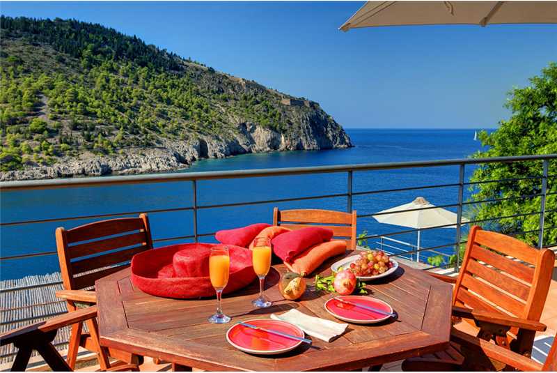  Villa Maistrali breakfast on the terrace