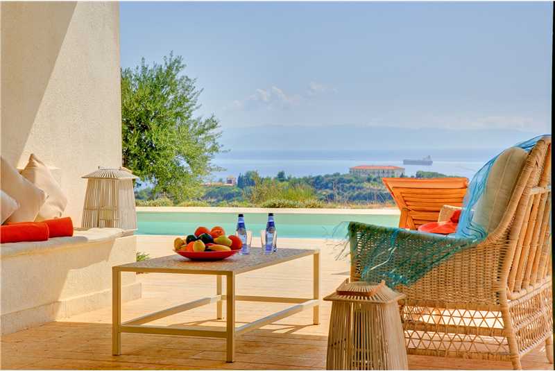  Relax under the shaded terrace with stunning views of the ionian sea