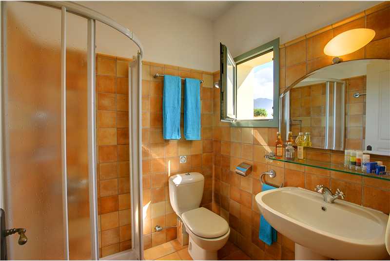 Villa Nikolis shower room