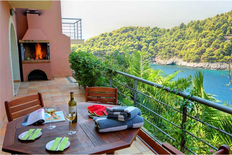  Villa Palatsina dining terrace and barbecue