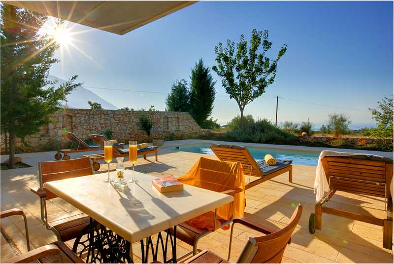  Villa Porfyra terrace and dining area