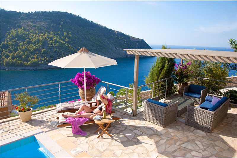 Villa Thea relax by the pool and enjoy the views of Assos Castle