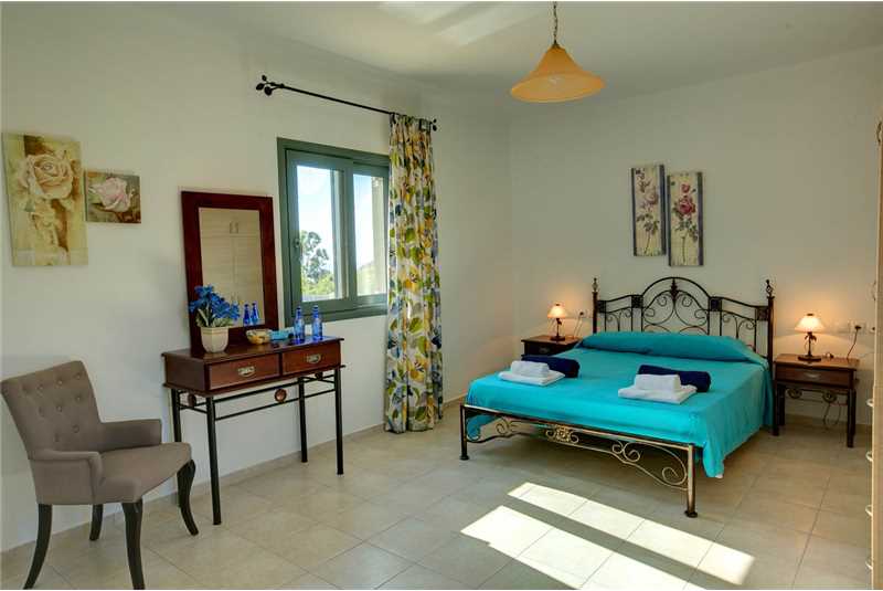  Villa Uranos master bedroom