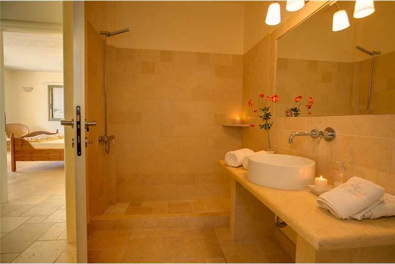  Villa Xteni shower room